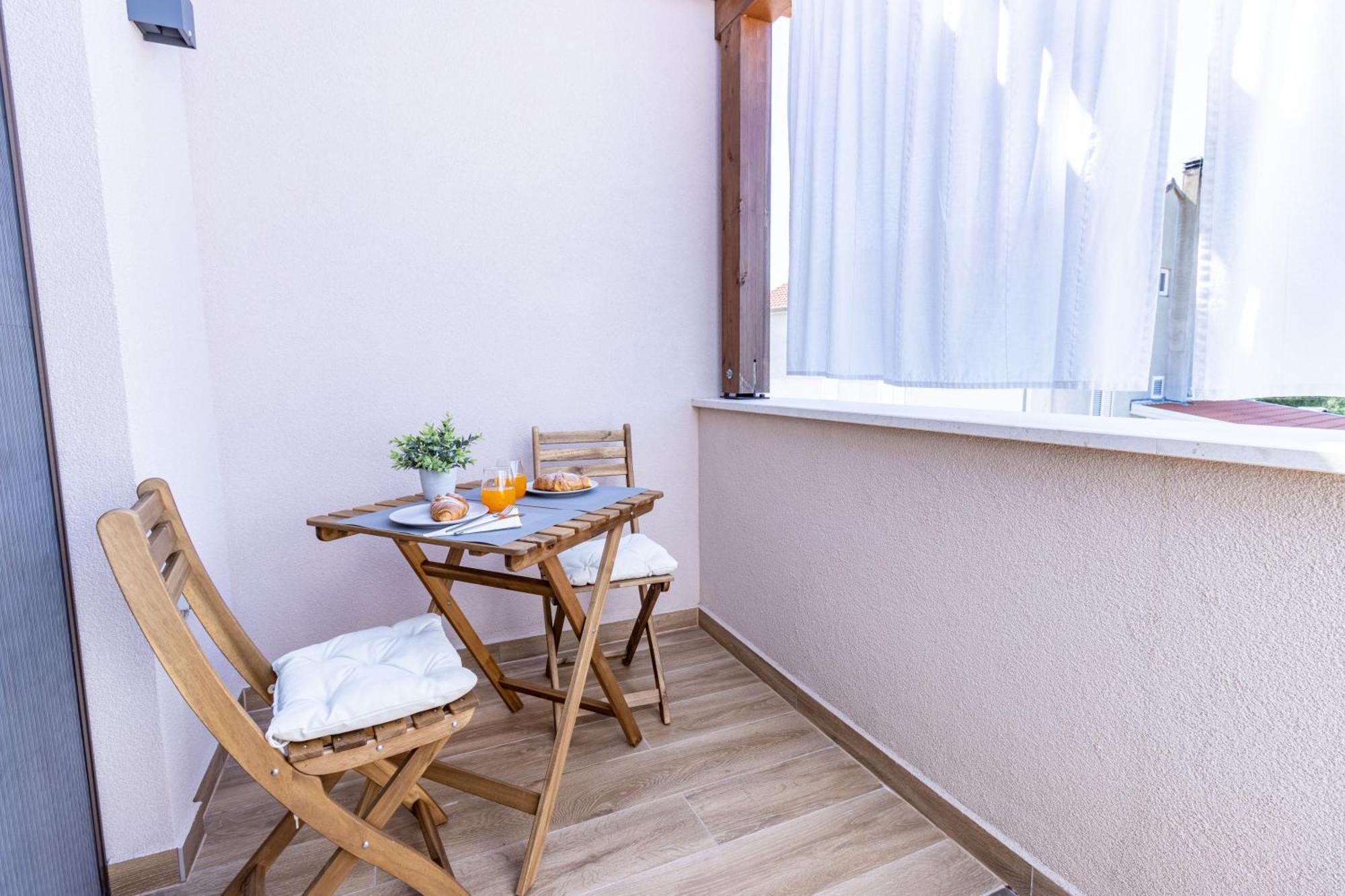 Holiday Home Silencio Biograd บีโอกราดนาโมรู ภายนอก รูปภาพ