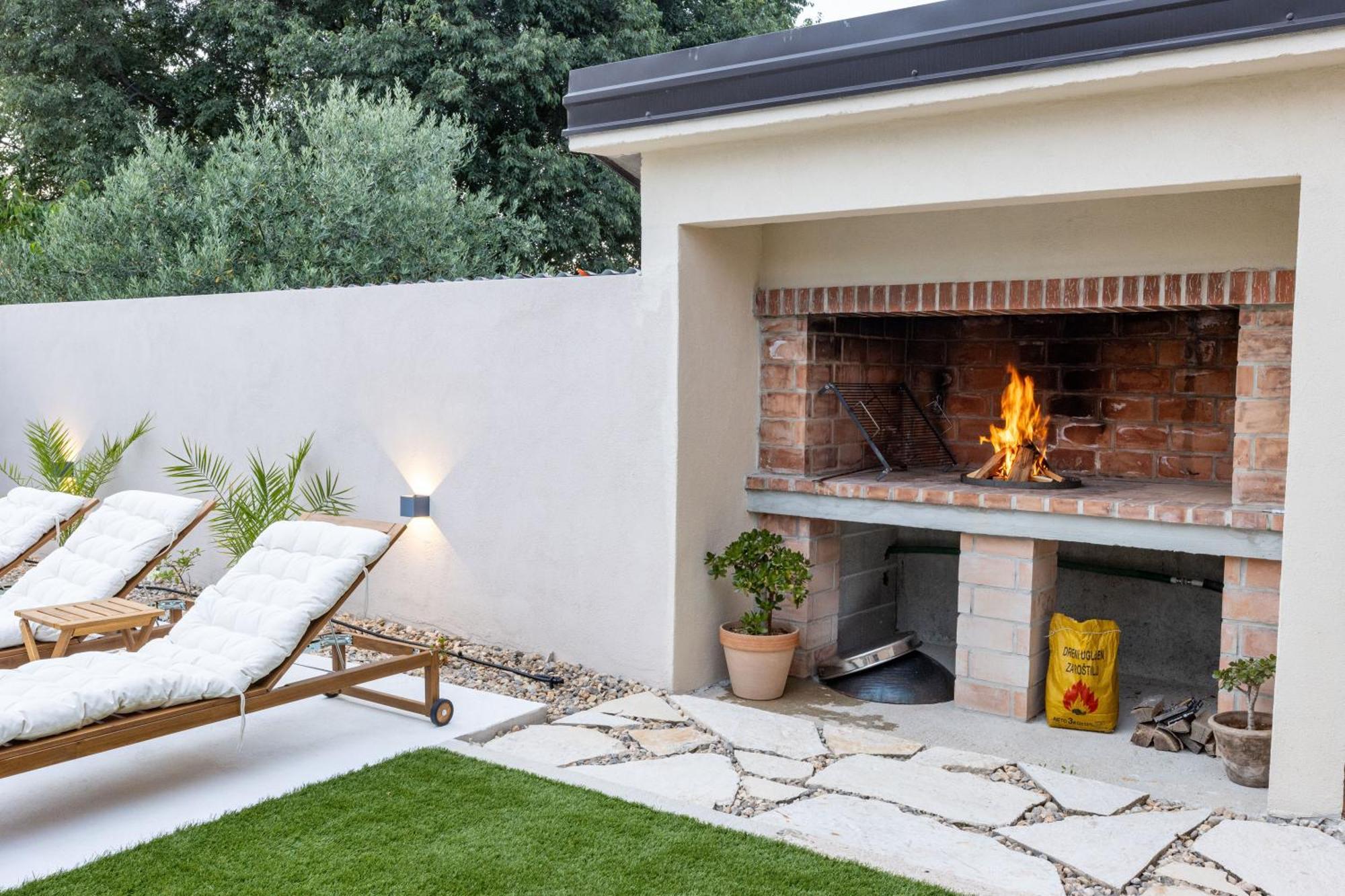 Holiday Home Silencio Biograd บีโอกราดนาโมรู ภายนอก รูปภาพ