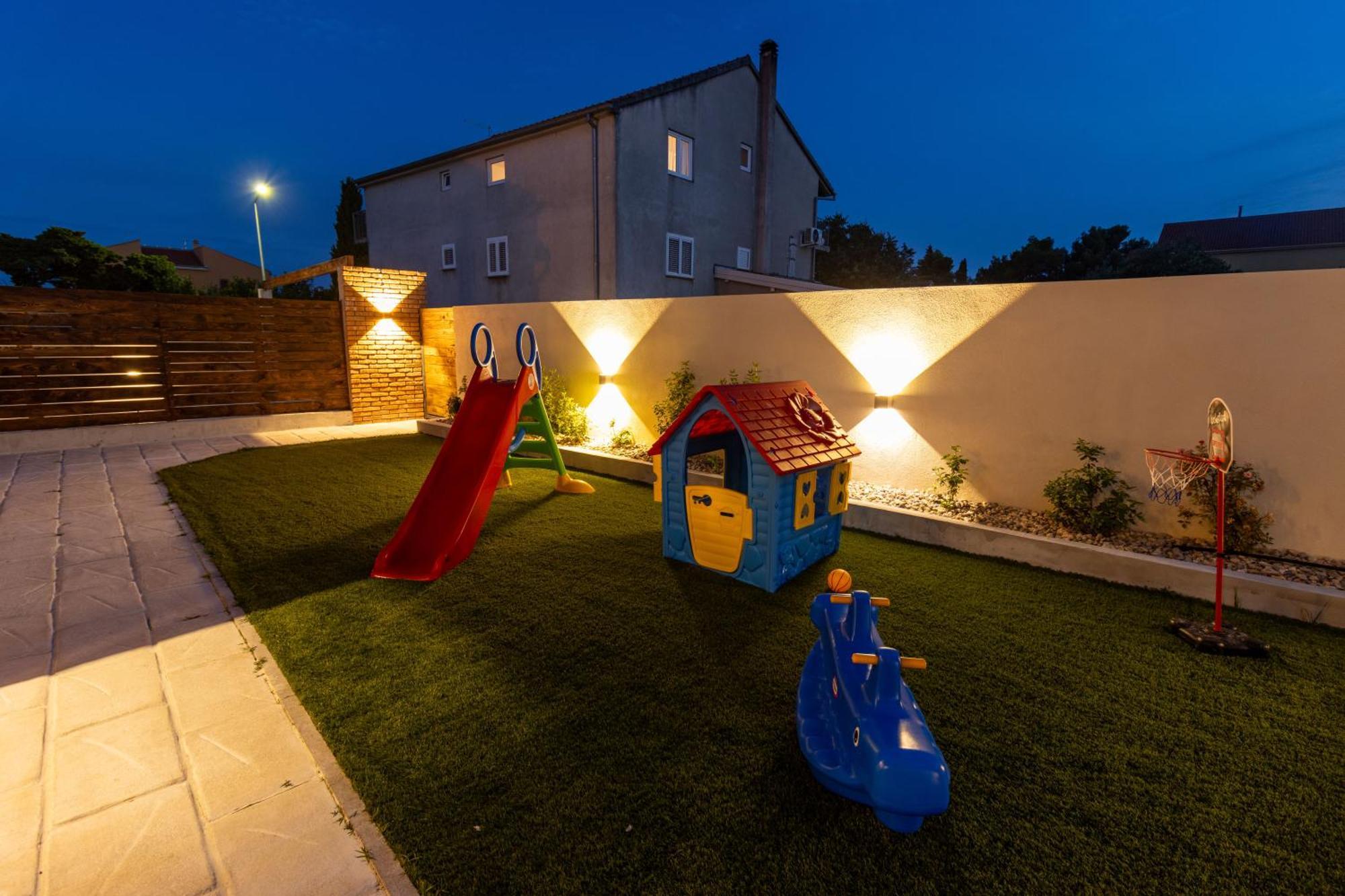 Holiday Home Silencio Biograd บีโอกราดนาโมรู ภายนอก รูปภาพ