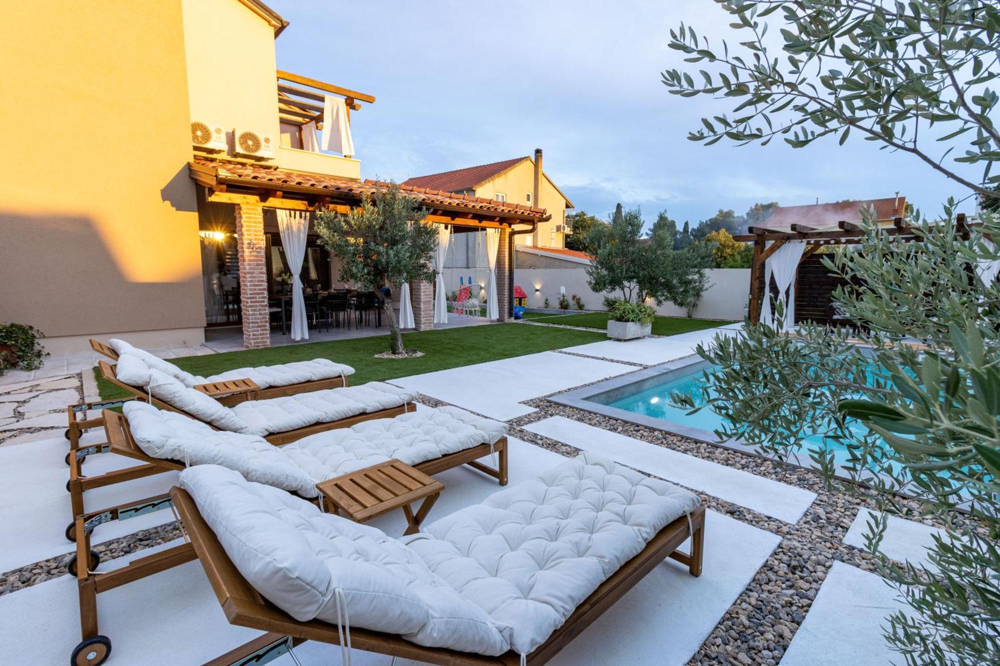 Holiday Home Silencio Biograd บีโอกราดนาโมรู ภายนอก รูปภาพ